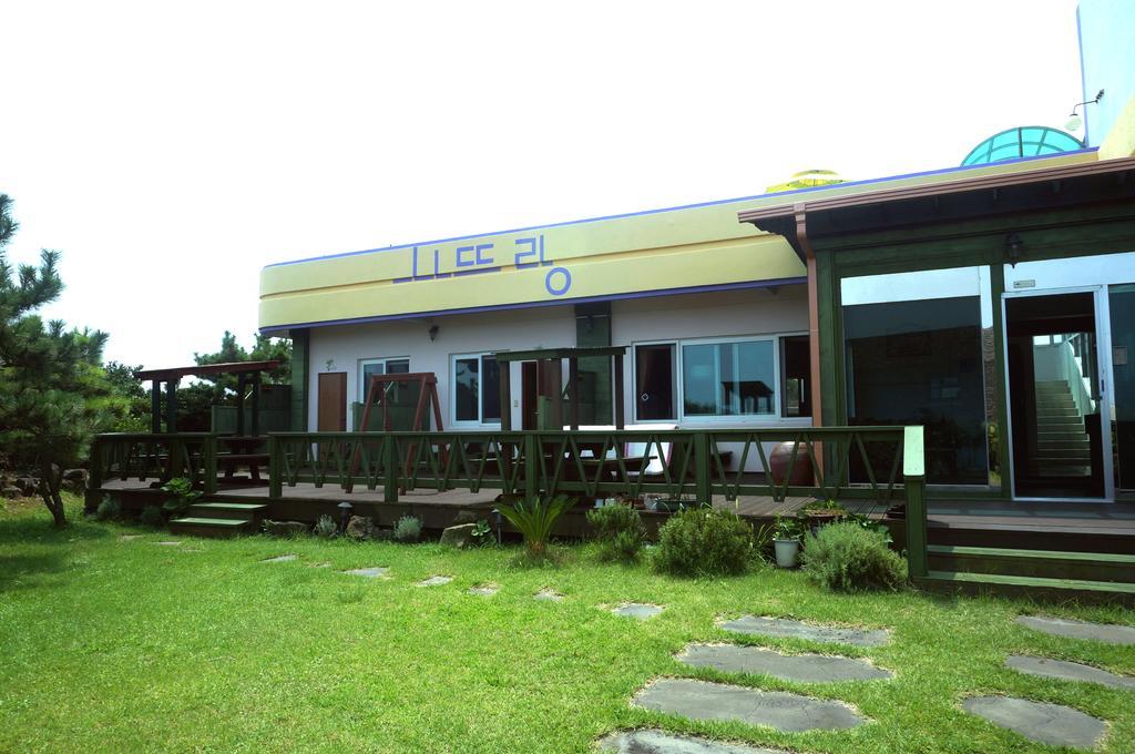 Nattrang Pension Jeju Exteriör bild